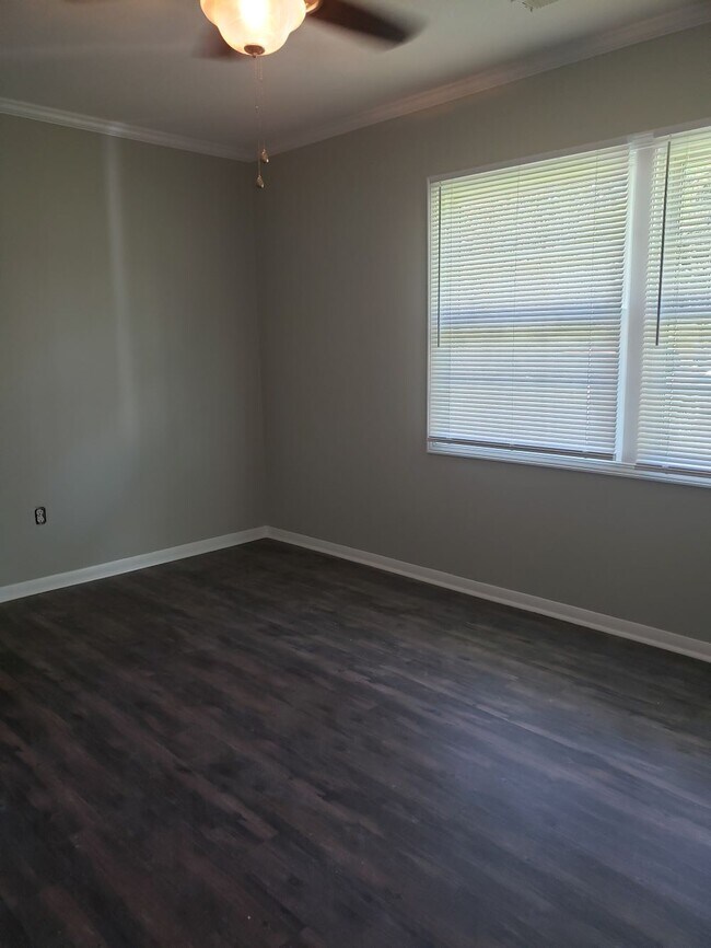 Foto del edificio - 114 Longwood Ln