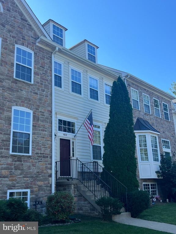 Foto del edificio - 403 Yorkshire Ridge Ct