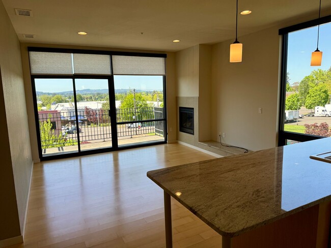 Building Photo - Architecturally Significant High End Unit-...