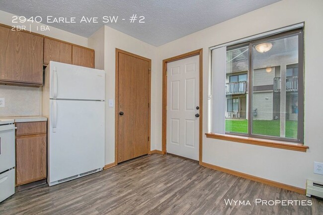 Building Photo - 2940 Earle Ave SW