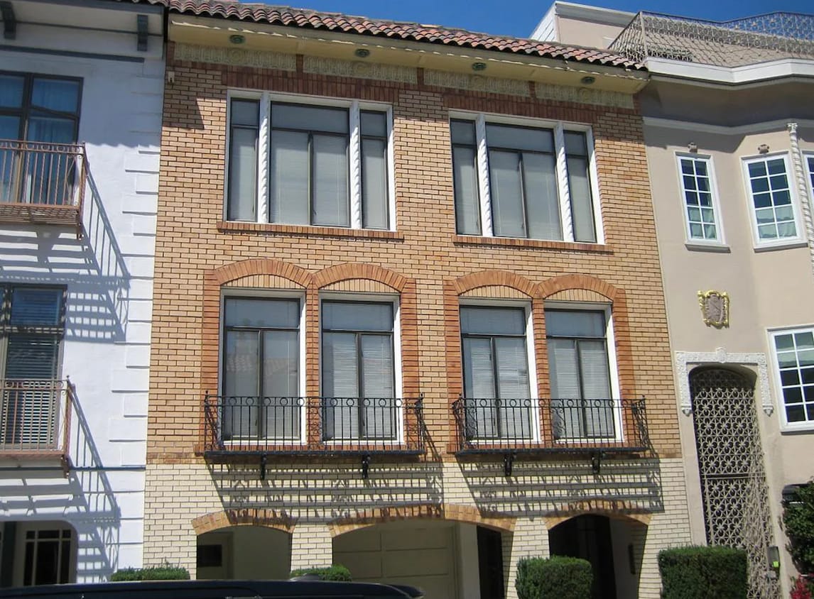 Primary Photo - Marina: Bright Top Floor 1 Bed 1 Bath with...