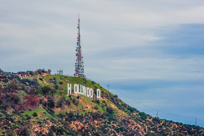 Building Photo - 6844 Cahuenga Park Trl