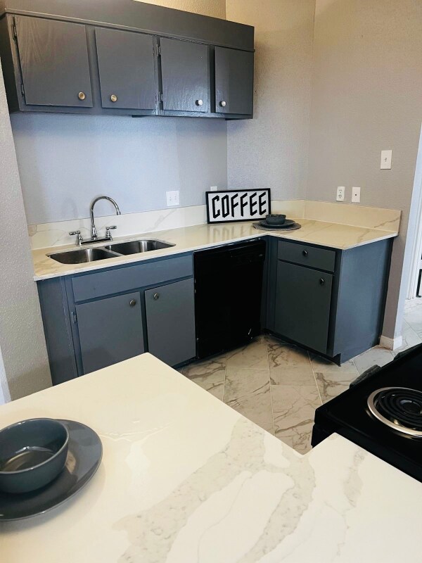 Building Photo - 5655 Glenmont Dr