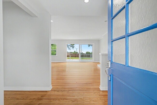 Foto del edificio - Rolling Hills Ranch House — Updated 3BR Home on a Massive Lot
