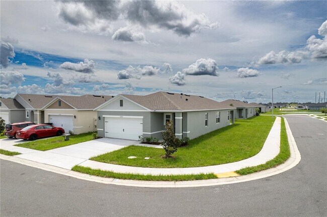 Foto del edificio - 3302 Pine Lily Ave