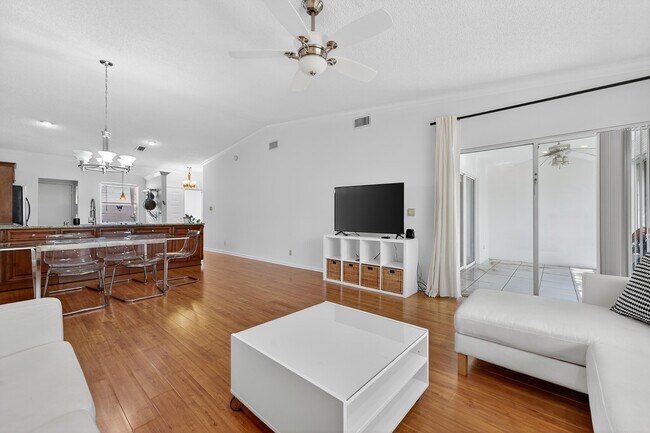 Building Photo - 6070 Sunny Manor Ct