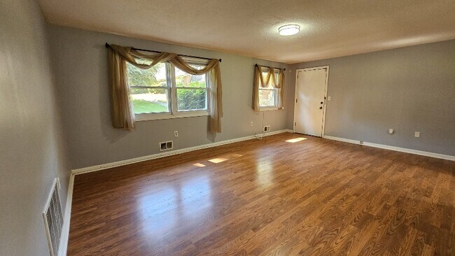Foto del edificio - 342 Dunfey Ln