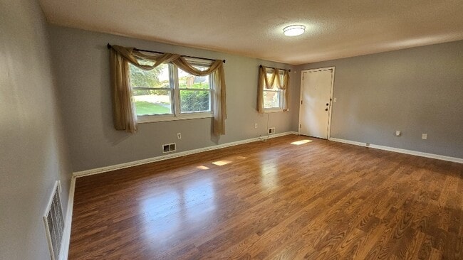 Building Photo - 342 Dunfey Ln