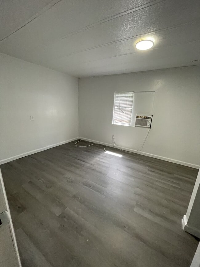 Foto del edificio - 711 Nashville Rd