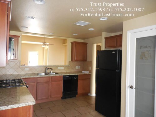 Foto del edificio - Newer 3/2 off Sonoma Ranch