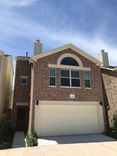 Building Photo - 11506 Main Elm Dr