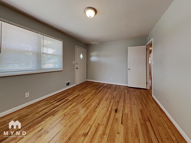 Building Photo - 207 Britt St