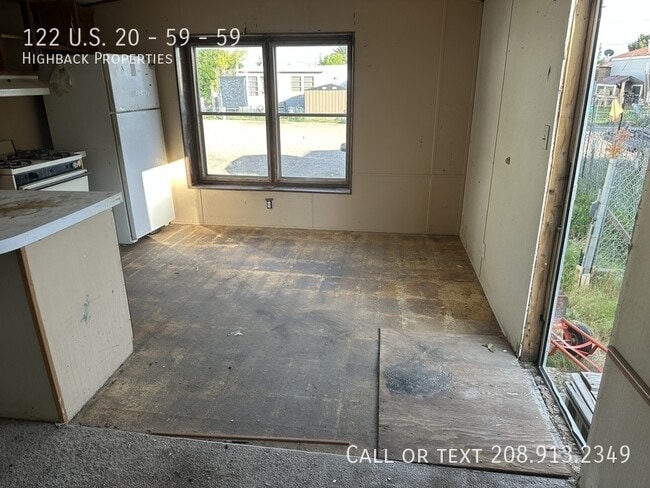 Building Photo - 122 US-20
