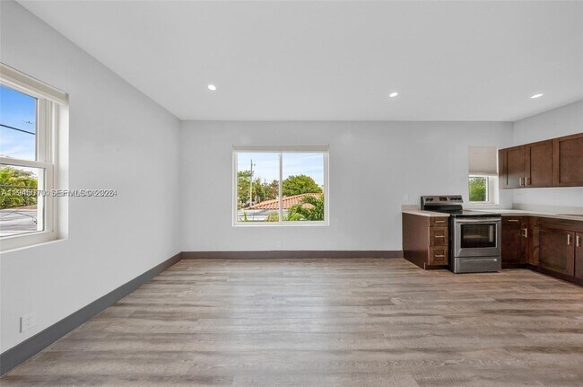 Foto del edificio - 1020 SW 23rd Ave