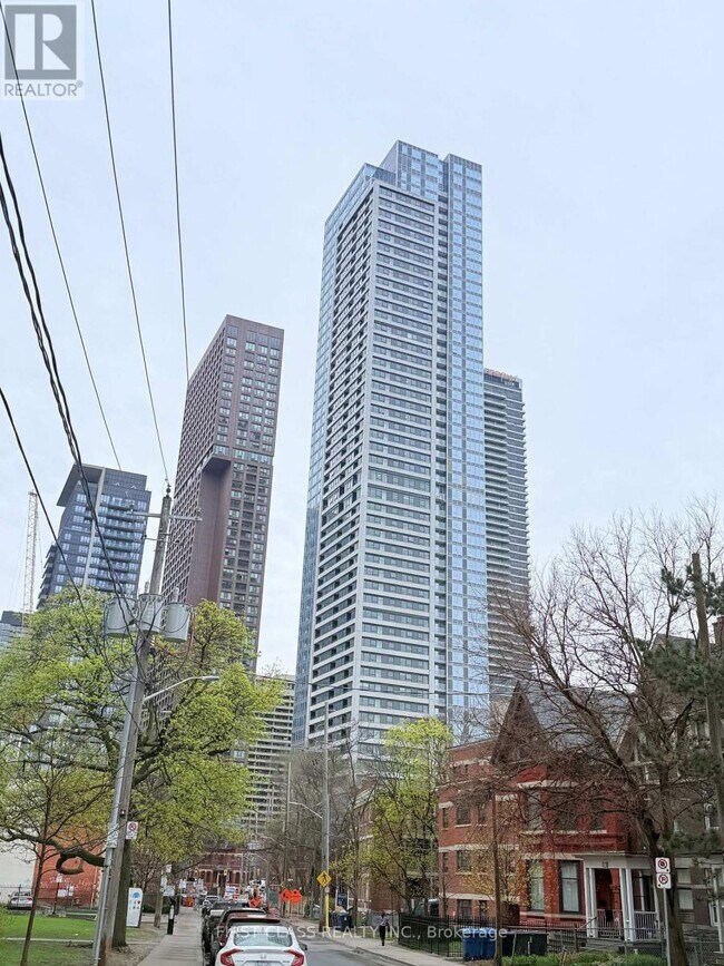 Building Photo - 609 Sherbourne St