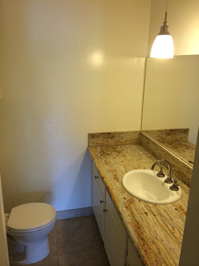 N.º 208 - 105 S Orlando Ave