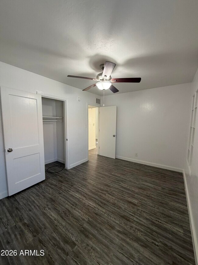 Foto del edificio - 706 W Taylor St