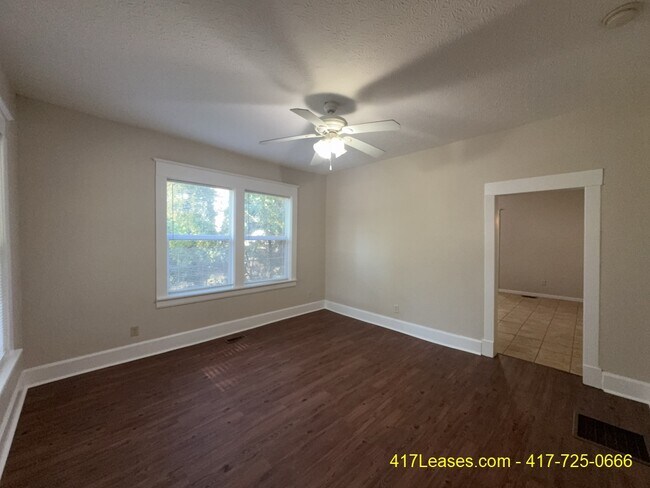 Foto del edificio - 2222 N Johnston Ave