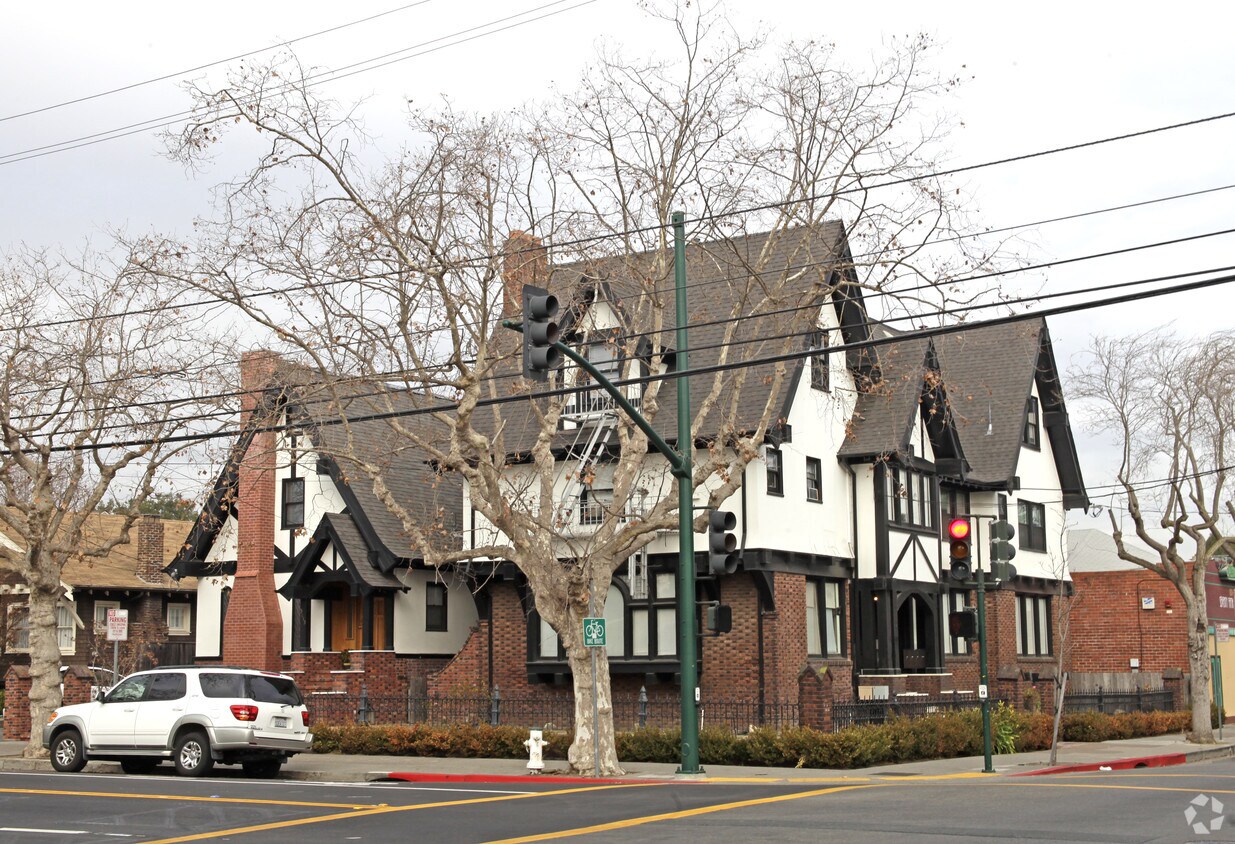 Building Photo - 1401 High St