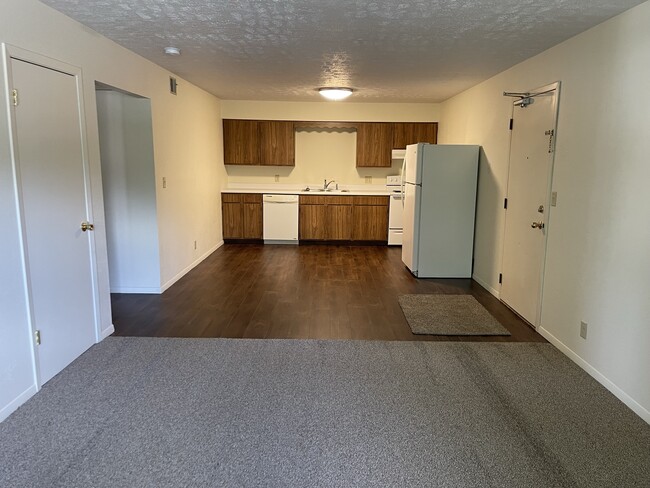 Kitchen - 1912 Tracy Dr