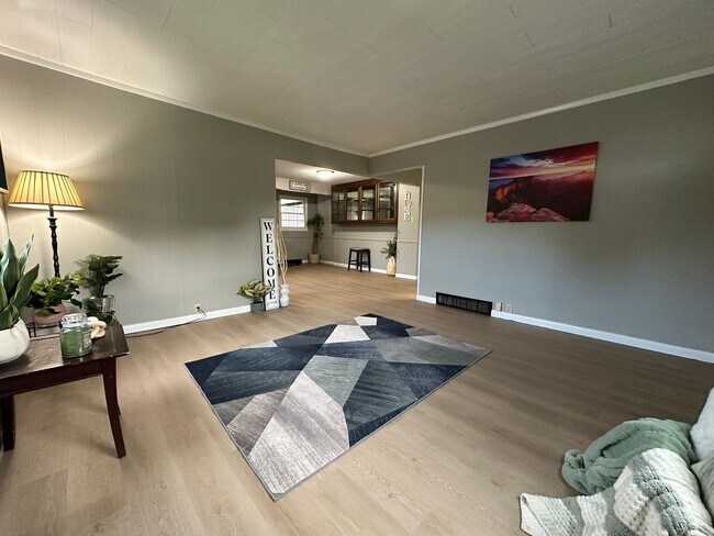 Foto del edificio - Renovated 2 bed, 1 bath home for rent in W...