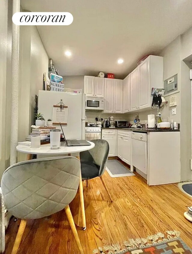 Building Photo - 338 E 65th St