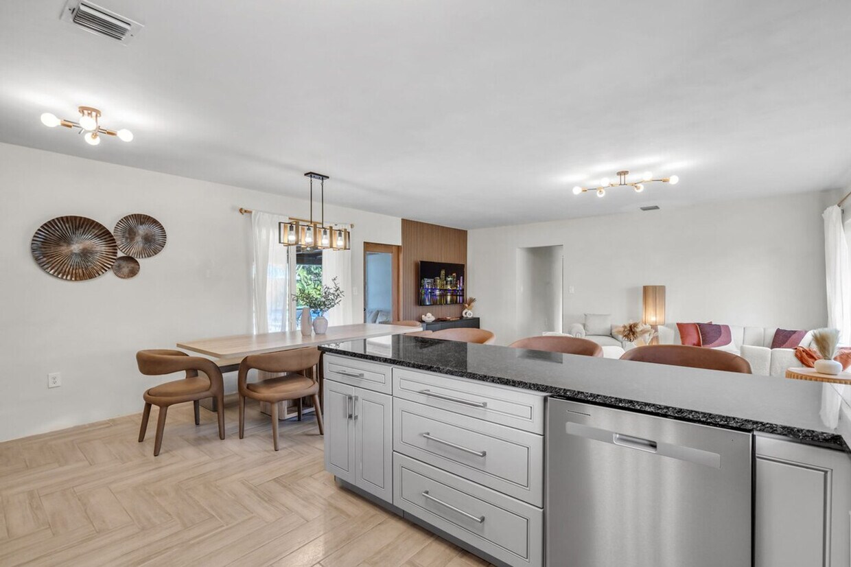Foto principal - 590 NW 159th St
