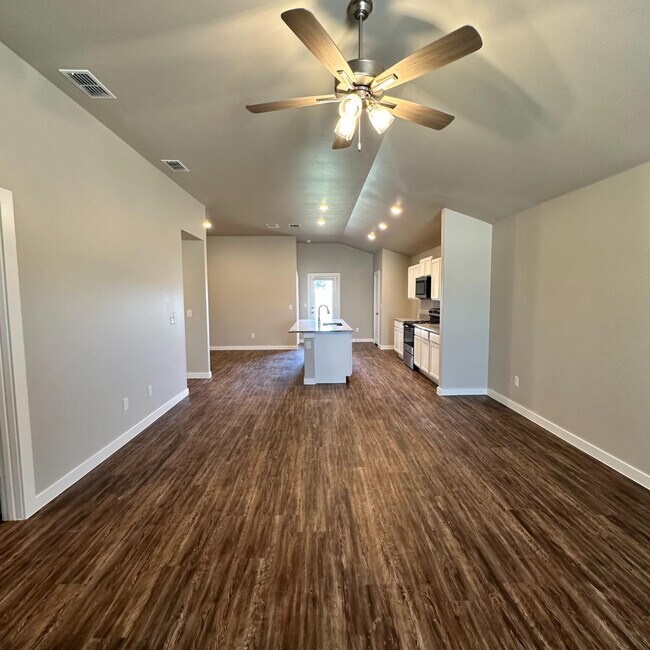 Building Photo - 2059 Kenwood Ave