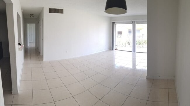 Foto del edificio - 4230 NW 79th Ave