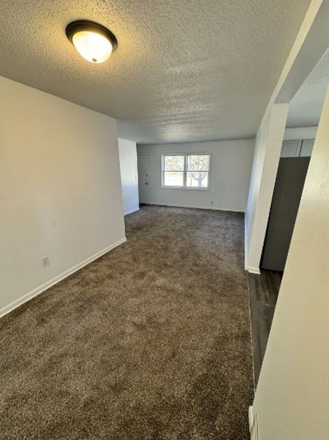 Building Photo - 3 Bedroom Home