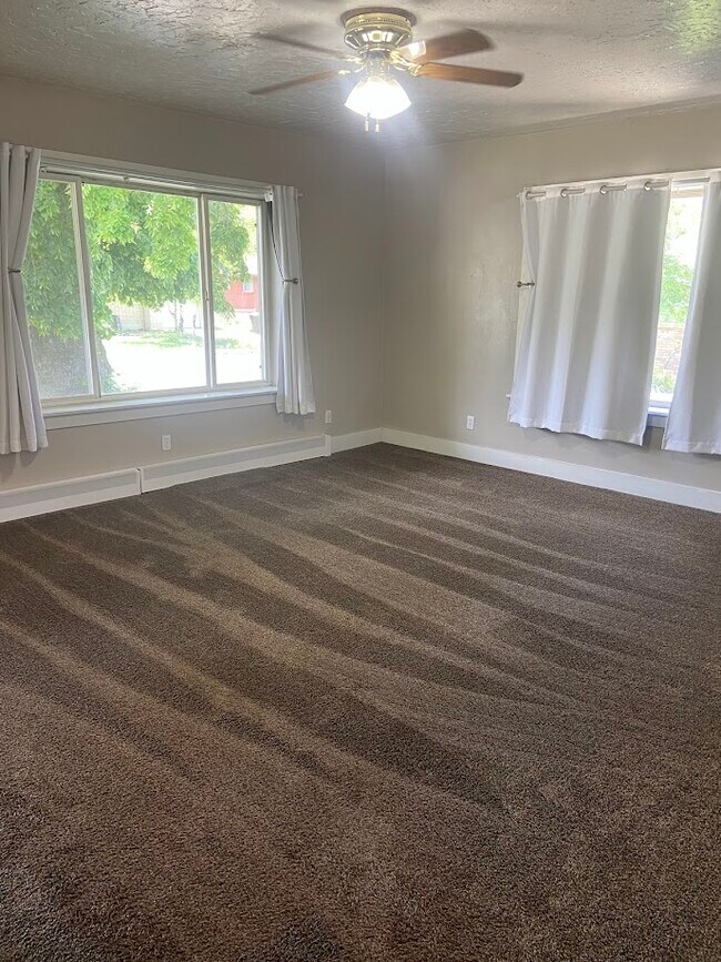 Foto del edificio - 711 E 200 N