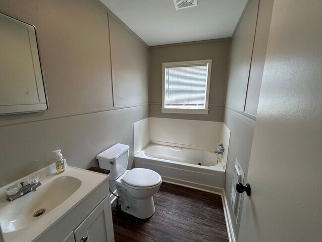 Foto del edificio - 220 West Thomas St.