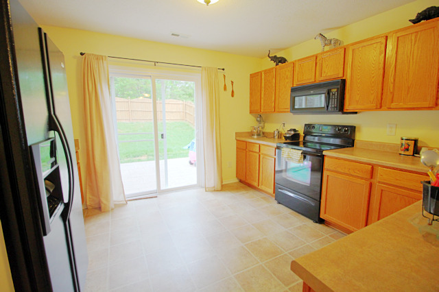 Building Photo - Available Early July! Beautiful 4 bedroom ...