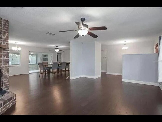 Foto del edificio - 1231 Lawrence Ave