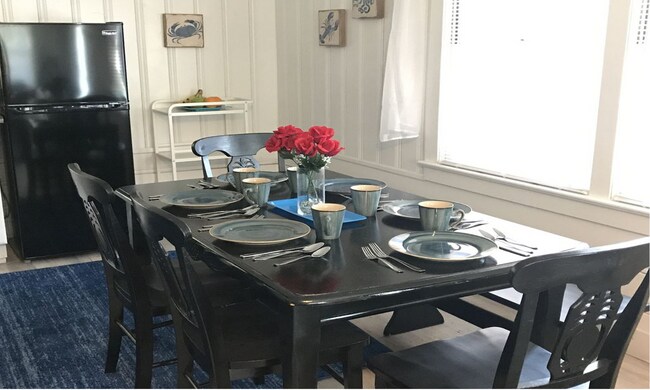Dining for six. - 5420 Hampton Cir