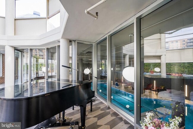 Foto del edificio - 8370 Greensboro Dr