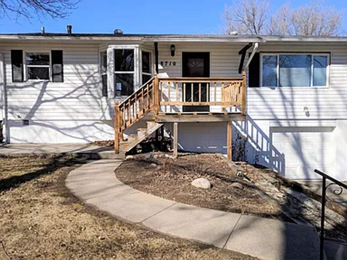 Foto principal - 8710 Cherry Ln Ct