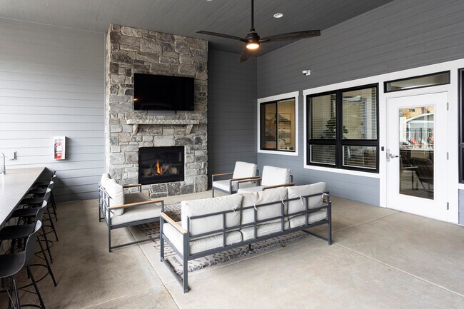 Parte trasera de la casa club - The Residence at Corbin Crossing