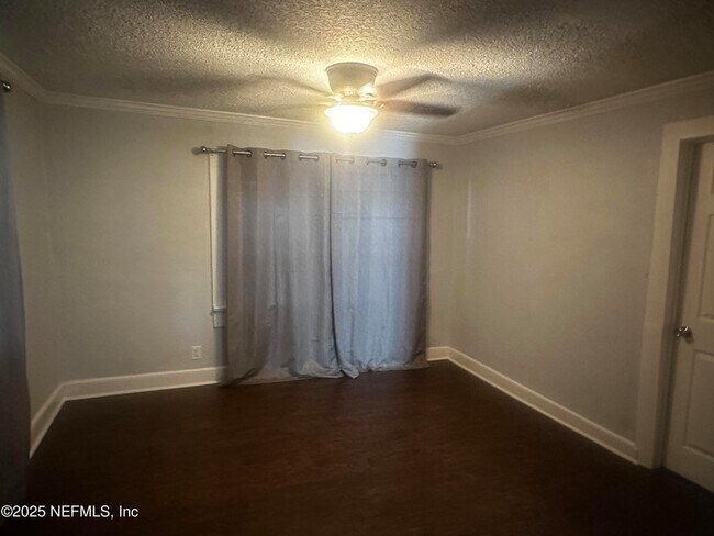 Foto del edificio - 2628 Myra St