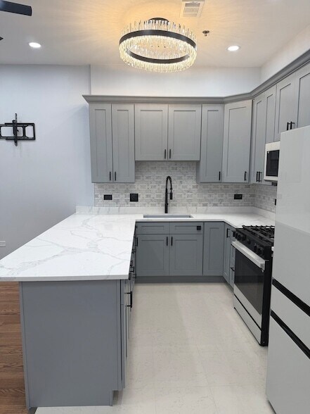 Foto del edificio - 2915 N Clybourn Ave