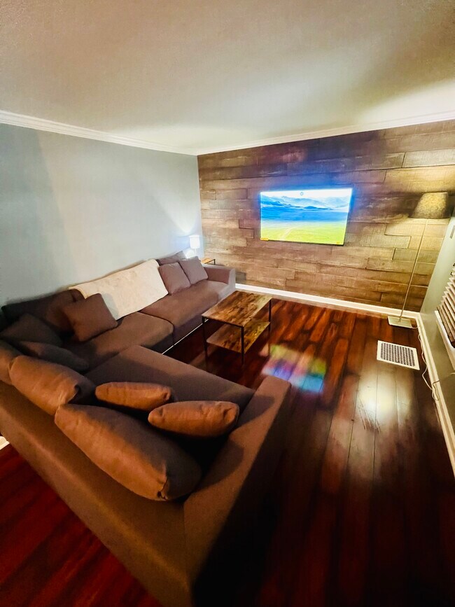 Foto del edificio - 5605 River Rd