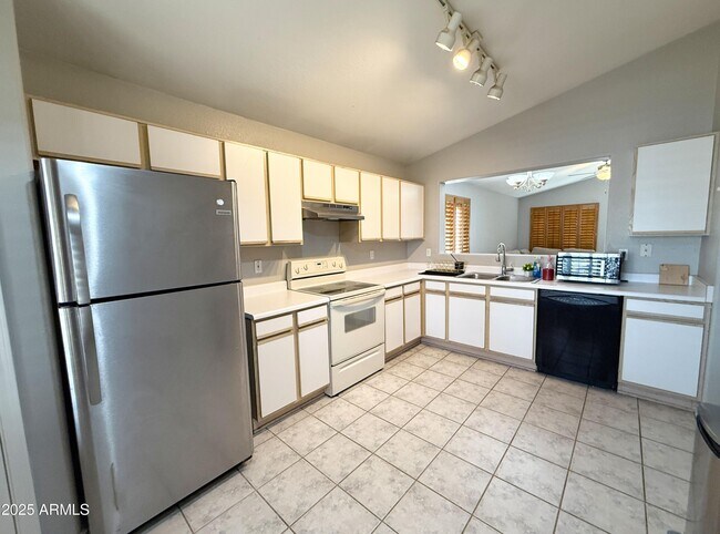 Foto del edificio - 6757 W Gardenia Ave