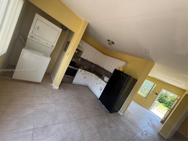 Foto del edificio - 16 NW 169th St
