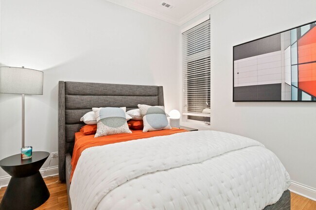 Foto del edificio - 1056 W Washington Blvd