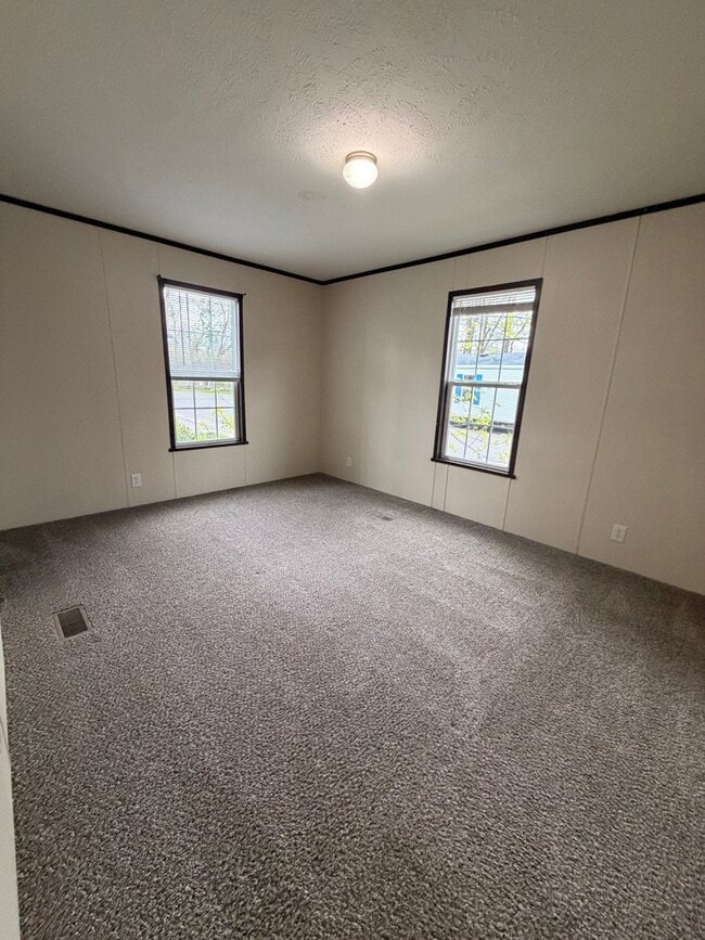 Building Photo - 166 Parker Lake Dr