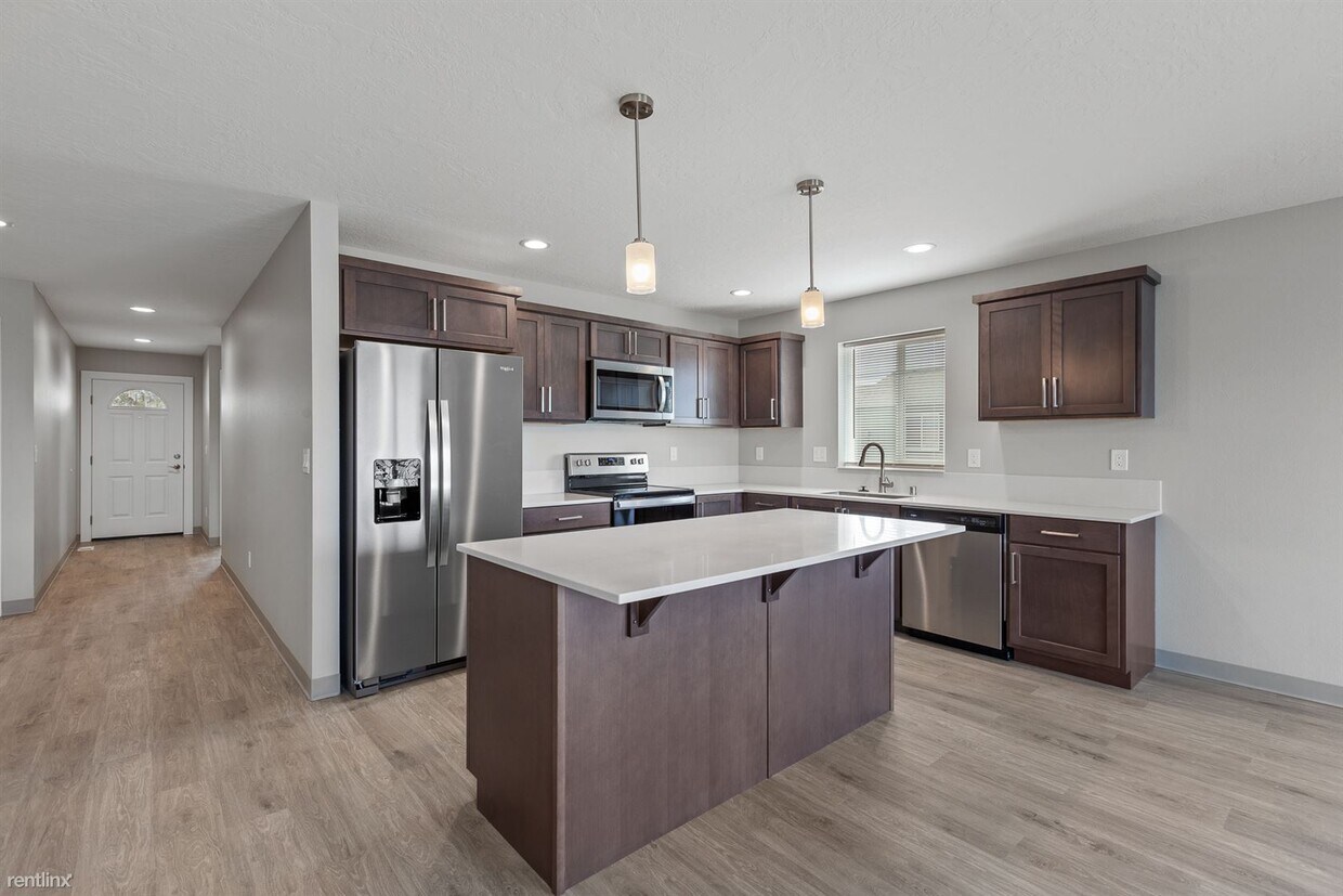 3 br, 2 bath Duplex 1504 Bell Street Townhome Rentals in Spokane