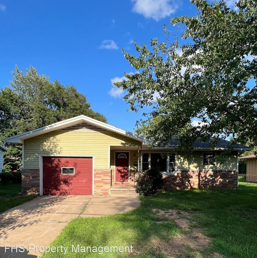 2 br, 1 bath House 2140 N Kentwood