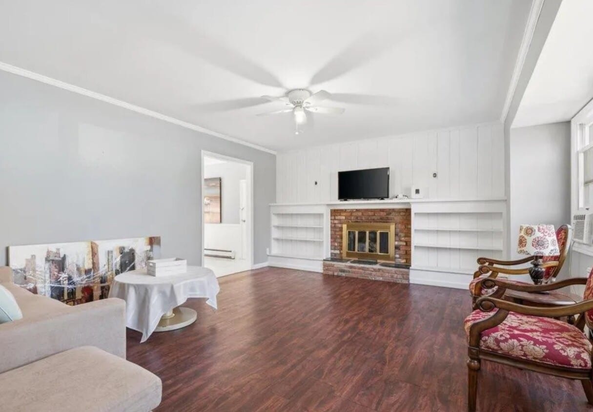 Photo - 11 Glenwood Rd (Glen Head, NY)