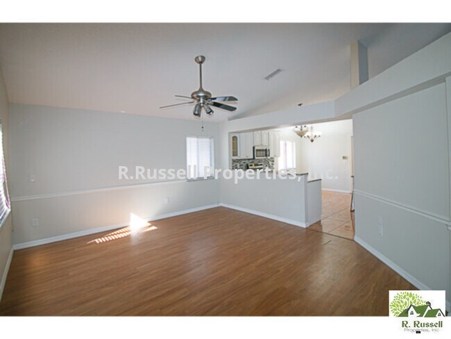 Building Photo - Beautiful home located in Oviedo with 2 li...