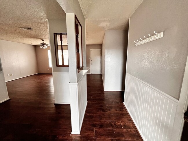 Building Photo - 3 Bedroom Home Close to Schools in Wolfforth!